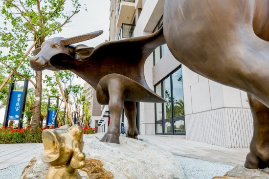 新業(yè)誠家 公共藝術(shù)品 —【蛙與牛】