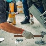 藝術(shù)家與職人們透過熟練地手法技巧，將藝術(shù)品一一固定屬於它們的家。