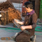 日本雕塑藝術(shù)家–大隅秀雄，透過(guò)多種類(lèi)的金屬的連結(jié)，精算後的輪軸和自然風(fēng)力的帶動(dòng)，將來(lái)自?xún)?nèi)心的細(xì)膩聲音與自然環(huán)境間的和睦共存，藉由視覺(jué)、空間、體感的經(jīng)驗(yàn)，展現(xiàn)當(dāng)代創(chuàng)作的本質(zhì)。(圖為樸石藝術(shù)提供)