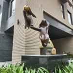 社區(qū)裡處處充滿驚喜，每走一步都是新的發(fā)現(xiàn)，而這群「原石鳥(niǎo)兒」有如這場(chǎng)奇妙之旅的精彩序幕。