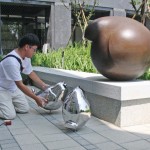 調(diào)整好父與子的親暱視角，做最後定位。