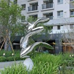 宜家公共藝術(shù)品-展翼翱翔。家人宛如候鳥，展翼拉長(zhǎng)每日的奉獻(xiàn)，鼓舞同行的夥伴順著風(fēng)向恣意徜徉於天際。