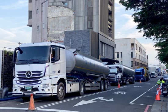 大旱當(dāng)前，滴滴珍貴的水資源，
#新業(yè) 無償分享給民生、中科產(chǎn)業(yè)用水。