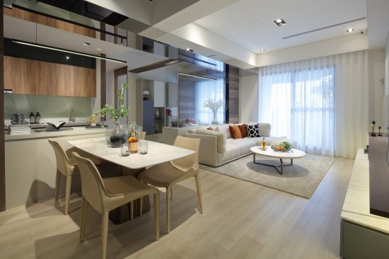 開放式動(dòng)線銜接起優(yōu)雅的室內(nèi)空間，與家人友人相聚，幸福滿屋融為一景，編織成一幕幕美麗的回憶。