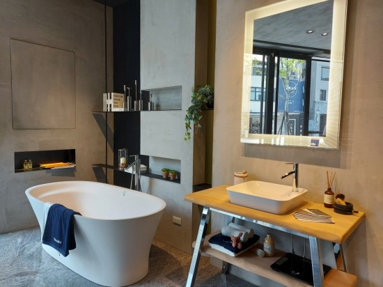 陽(yáng)光明媚的早晨，於舒適空間中洗沐著裝，迎接美好全新的一天。