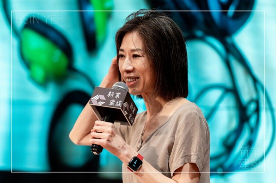 來自風(fēng)潮音樂的自然音樂製作人 ＃吳金黛，她參與製作的專輯曾獲12座金曲獎(jiǎng)肯定，甚至兩度入圍美國葛萊美獎(jiǎng)，引領(lǐng)臺(tái)灣「聆聽大自然聲音」的熱潮，致力於傳統(tǒng)音樂的保存與活化。