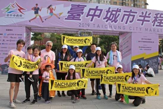 身旁的那一位，可能就是讓你堅(jiān)持完賽的理由，對(duì)新業(yè)團(tuán)隊(duì)來(lái)說(shuō)，「有你有我」才能完成一場(chǎng)場(chǎng)美好的盛事。