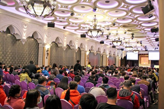 2月8日元宵節(jié)，新業(yè)宜家首次區(qū)權(quán)會，「讓彼此生活更完善」的意義上，全體住戶、新業(yè)客服團(tuán)隊(duì)及建築工務(wù)同仁，我們一同團(tuán)圓、相聚於此。
