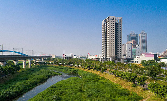 正對筏子溪河濱景觀，自在的淳住境界，呼吸間就能凝注四季滋味