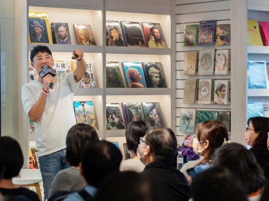 視家族如朋友般，親和力十足的講座，樂於分享的Jason也談及比起電視螢?zāi)唬矚g與觀眾面對面的互動，感受這份真誠的溫度。