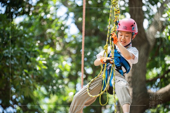 充滿新鮮感的攀樹體驗(yàn)，帶著孩子們走出教科書親近土地，共享大自然帶給我們的美好。