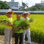 農(nóng)友翁先生樂(lè)天知命及爽朗笑容，感染了我們。