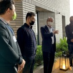 新業(yè)建設 名譽董事長 穆椿松先生(右二)帶領(lǐng)新業(yè)建築團隊，一同為來訪的建築先進們旅讀『大塊森鄰』建案。