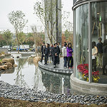 【觀峰】的水岸與綠地，翠林綠水隨侍生活左右。