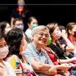 吳金黛以溫柔愜意的演說風(fēng)格，縷縷的閒適感，共度了溫暖人心的午後時(shí)光。