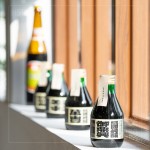 陽(yáng)光下，五款不同的醬油，用著不一樣的釀造方式，舌尖上展現(xiàn)不同的風(fēng)味與香氣。