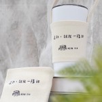 『客製化飲料手提袋』，讓大人小孩皆能隨身〝袋〞著走，一起分享甜蜜每一杯。