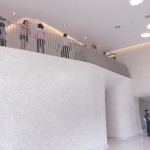 有「小型歌劇院」美譽(yù)的【觀峰】迎賓大廳，我們也曾在此舉辦音樂會，弦樂的感染力在這樣的空間更能充分發(fā)揮，3D環(huán)繞音效讓聽眾回味再三！