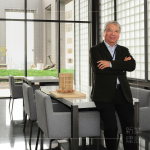 新業(yè)建設(shè)創(chuàng)辦人 穆椿松先生 榮幸受邀專訪，分享逾50載的建築歷程，道出一段記憶中的匠心故事。