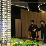 新進(jìn)同仁們難得親見作品模型，相互討論關(guān)於設(shè)計(jì)施工上的細(xì)節(jié)，想像彷彿躍然紙上－十四期大塊森濤22樓宜居建築。