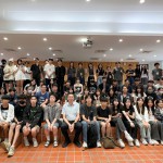 看見新世代面對建築懷抱著純粹之心，新業(yè)每年願盡一份心力助學(xué)子們穩(wěn)紮穩(wěn)打，築夢踏實。(圖第一排左七為新業(yè)建設(shè) 蕭智夫 建築師)