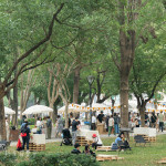 相約新業(yè)家人好友們，漫步在都會(huì)中的森林市集，悠悠地吃著小食、靜靜地聽著樂曲、慢慢地分享日常美好。