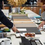 嚴(yán)選合宜的廚具板材，搭配帶有溫度的紋路設(shè)計(jì)，在建築師細(xì)膩的眼光下，規(guī)劃出最適合且匹配的物件。