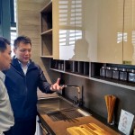 料理興致或靈感一來，需要精準(zhǔn)拿取調(diào)味罐瓶，佐料區(qū)的收納也需要擺置到位，在最佳時機(jī)畫龍點(diǎn)睛、神來一筆。