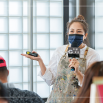 邀請(qǐng)?jiān)诘芈毴?# Vision Art，帶領(lǐng)大家探索畫畫的趣味，分享壓克力畫的技巧與學(xué)問，共同度過了一堂輕鬆的藝術(shù)課。