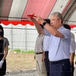 新業(yè)建設(shè)-名譽(yù)董事長(zhǎng) 穆椿松(中)為首，帶領(lǐng)團(tuán)隊(duì)誠(chéng)心祈神，保佑施工過(guò)程的順?biāo)炱桨?，奠基順利大吉！打造臺(tái)中北屯極致「非凡品」。