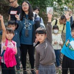 淨溪結束後，邀請小朋友分享此次淨溪心得，提問到「垃圾是誰製造出來的？」孩子們竟異口同聲地說『是我們亂丟的垃圾』。