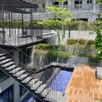 利用直線式坡道結(jié)合下沉式庭園廣場，為的是讓住戶洗去塵囂的感受，以空間轉(zhuǎn)換做到心情上的轉(zhuǎn)變。