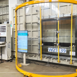 測試氣密窗『抗風壓』性能，使用防護設備，防止在試驗時，玻璃爆裂，選用的氣密窗也達到試驗等級標準。