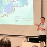 新業(yè)建設(shè) 蕭智夫 建築師，至東海大學(xué)建築營隊與學(xué)子們分享，在房地產(chǎn)業(yè)中建設(shè)公司與建築事務(wù)所的角色，藉由淺談分享，讓孩子們初步了解並認(rèn)識房地產(chǎn)業(yè)。