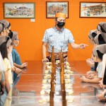 由太陽餅博物館 陳瑛宗執(zhí)行長，帶領(lǐng)住戶體驗(yàn)這單純卻不簡單的經(jīng)典糕餅-太陽餅。