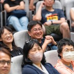 明華園巡演23個國家、65座國際城市，並深入非洲育幼院，與孩童交流互動，為戲曲注入新生命，無論是孩童還是長者都充滿好奇與讚歎，對臺灣的傳統(tǒng)文化深感敬佩。