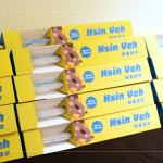 致上新業(yè)客製化-河貍玻璃吸管，作為當(dāng)天的伴手禮，精美、俐落的外型設(shè)計(jì)，不僅展現(xiàn)品味，更將環(huán)保理念融入日常，充滿對(duì)環(huán)境的關(guān)懷與實(shí)踐。