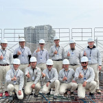 新業(yè)職人團(tuán)隊(duì)步步為營(yíng)，按部就班的前進(jìn)，將每一位住戶(hù)對(duì)家的憧憬化為最值得信賴(lài)的家園。