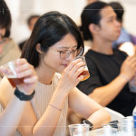 每一款啤酒的氣味都獨(dú)具風(fēng)格，有的帶著葡萄酒般的酸香、淡淡的麥香，有的散發(fā)花果香、濕潤(rùn)的土壤味，有些甚至還有一抹如染髮劑般的特殊味道。(禁止酒駕，未滿十八歲禁止飲酒)