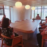 閱讀室裡，以活動式椅面取代傳統(tǒng)坐椅的僵硬感，為每一次的乘坐，加入靈活性與活潑度，輕微的晃動讓人聯(lián)想到在樹下盪鞦韆的時光。