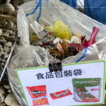 透過明確的分類方式，將日常隨處可見的垃圾，有條不紊的分類後丟棄或再利用，還給溪流乾淨(jìng)的面貌。