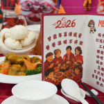 10天份的年菜，由營養(yǎng)師搭配，包含全穀雜糧類、豆魚蛋肉類、蔬菜類、乳品類等，顧及長輩所需要的營養(yǎng)。