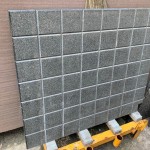 裁切後溝縫細(xì)節(jié)皆平整劃一的豆腐塊，對浴室淋浴間來說是不可少的排水及止滑關(guān)鍵！