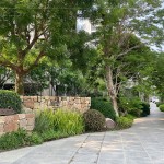 擁有大基地並設(shè)計蜿蜒的綠意廊道，猶如住進一座大型公園裡，時刻享受著大自然的芬多精。