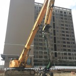 打樁機(jī)有力的臂膀，象徵著大刀闊斧的氣魄，同時(shí)也少不了對(duì)於細(xì)節(jié)的精鑄擘劃。