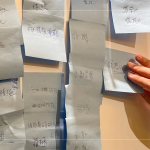 透過課間互動(dòng)，與各部門主管探討『新業(yè)員工應(yīng)具備的能力或條件』，『主動(dòng)、積極、樂觀』的理念，時(shí)常深刻烙印在每位新業(yè)夥伴心中。