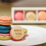 致上由法國甜點師傅經(jīng)營品牌 ＃Habibi_macaron，研發(fā)出減糖20%，並結(jié)合臺灣在地特有食材，在這感恩季節(jié)，與新業(yè)家人分享。