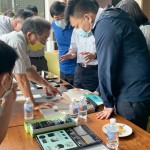 新業(yè)職人相信，廚具板材的細節(jié)也是決定最佳體驗的條件。在專業(yè)眼光的審視下，除了材質優(yōu)劣判斷，更需要統(tǒng)整美感趨勢，平衡美觀與實用性。