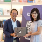 紀(jì)念本次講座圓滿，新業(yè)建設(shè) 卓勝隆董事長親手贈(zèng)送伴手禮，代表著一份感謝的心意。