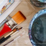 各式多樣性的畫筆，方能完成一項(xiàng)專屬的作品，創(chuàng)作的同時(shí)，也是記錄生活的方式。